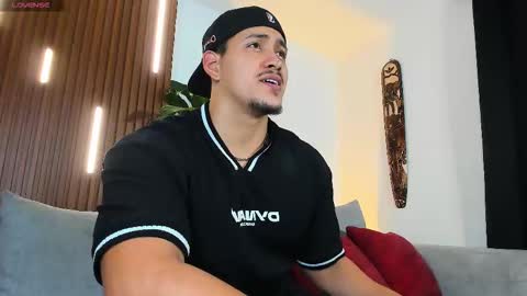 LUCA SANTOS online show from 03/28/26, 04:01