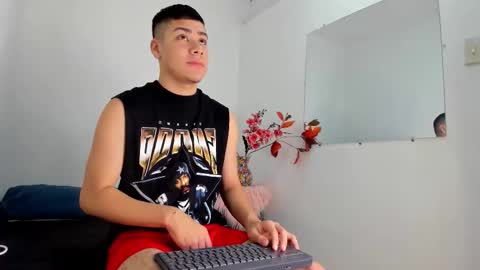 Snapshot of lucastorrez01 chatting on 12/21/25, 11:01 LUCAS TORREZ online show from 12/21/25, 11:01