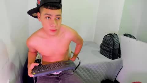 Snapshot of lucastorrez01 chatting on 06/04/26, 11:44 LUCAS TORREZ online show from 06/04/26, 11:44