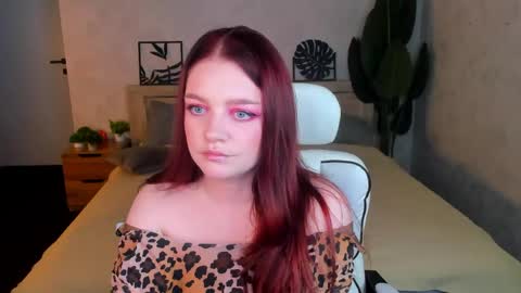Snapshot of luccy_mullinss chatting on 04/25/26, 05:32 Gloria online show from 04/25/26, 05:32