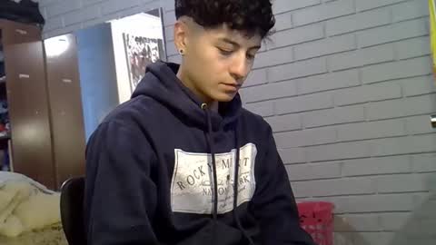 Snapshot of luchosaando chatting on 04/25/26, 01:52 Felipe online show from 04/25/26, 01:52