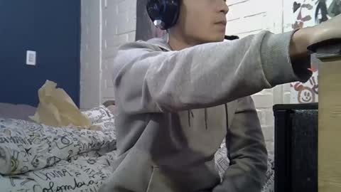 Snapshot of luchosaando chatting on 05/25/26, 04:07 Felipe online show from 05/25/26, 04:07