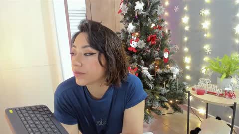 Snapshot of luci_fer15 chatting on 12/15/24, 01:02 Luci y Fer online show from 12/15/24, 01:02