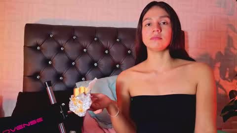 Snapshot of luci_ramirez chatting on 10/22/25, 04:51 Luciana Ramirez Sofia Collins online show from 10/22/25, 04:51