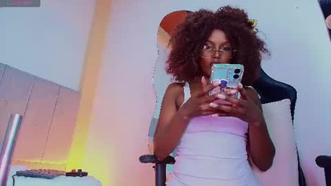 Snapshot of lucia01m chatting on 06/15/26, 06:54 lucia01m online show from 06/15/26, 06:54