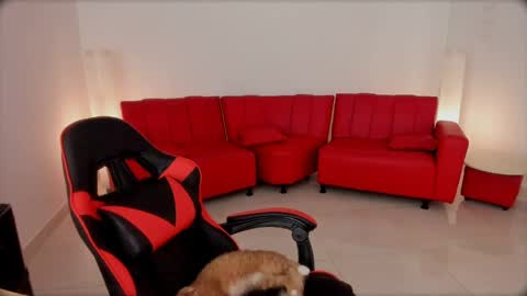 Snapshot of lucia_amores chatting on 06/04/26, 10:27 Luci online show from 06/04/26, 10:27