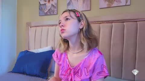 lucia_copper online show from 10/28/25, 12:19