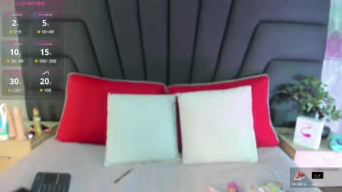 Snapshot of lucia_guzman chatting on 09/12/25, 11:54   online show from 09/12/25, 11:54