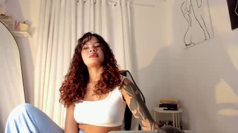 Lucia online show from 01/05/25, 03:13