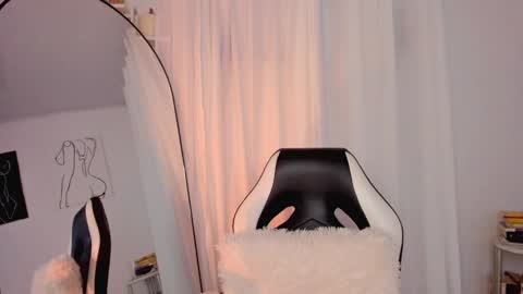 Lucia online show from 01/19/25, 08:41