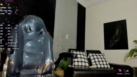 Snapshot of lucia_oregon chatting on 05/25/26, 01:06 L U C I A online show from 05/25/26, 01:06