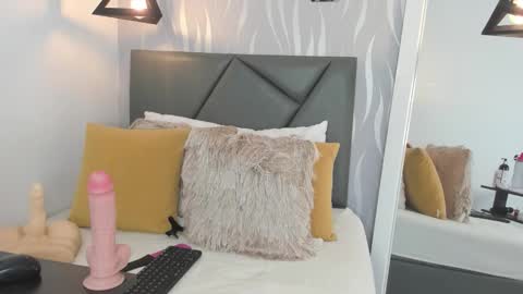 Lucia online show from 11/29/25, 06:44