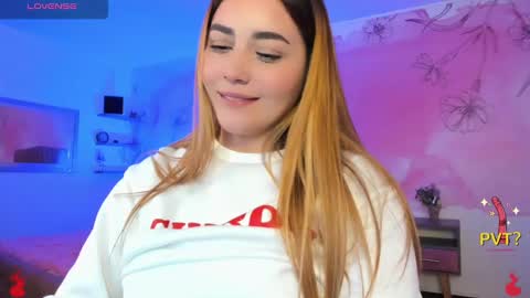 Snapshot of lucia_star_ chatting on 02/19/25, 08:44 lucia star  online show from 02/19/25, 08:44
