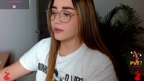 lucia star  online show from 04/16/26, 05:47