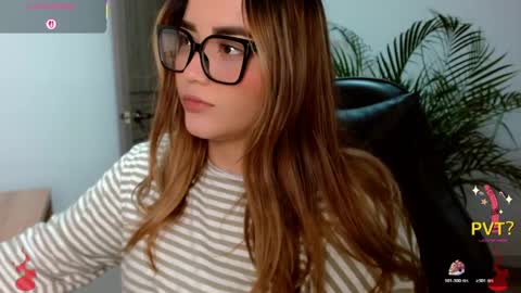 lucia star  online show from 04/21/26, 10:01