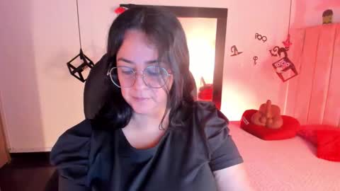 Lucia Vonne online show from 10/19/25, 09:04