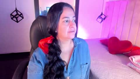 Lucia Vonne online show from 11/05/25, 08:53