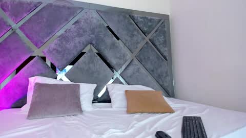 Lucia Gray online show from 09/29/25, 10:25