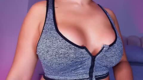 instagram luciana417  online show from 12/02/25, 03:12