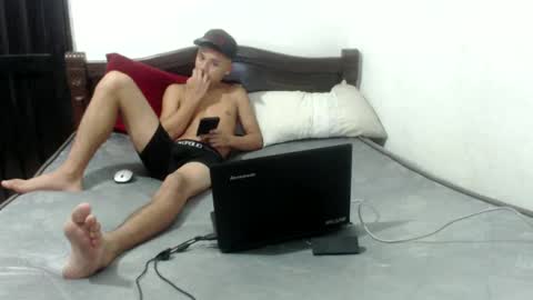 luciana_rober online show from 12/04/24, 01:47