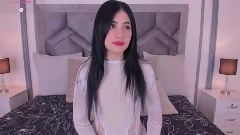 Snapshot of lucianacohelo chatting on 09/16/25, 12:17    online show from 09/16/25, 12:17