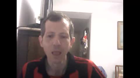 Snapshot of lucianoaxel chatting on 01/03/25, 01:59 Luciano online show from 01/03/25, 01:59