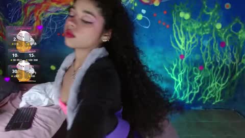 Lucie - online show from 10/31/25, 06:42