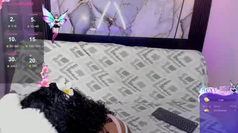 Snapshot of lucie_petite chatting on 05/25/26, 06:36 Lucie - online show from 05/25/26, 06:36