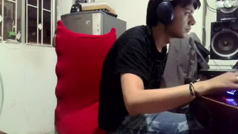 Snapshot of luckk_ chatting on 05/11/26, 05:13 luckk_ online show from 05/11/26, 05:13