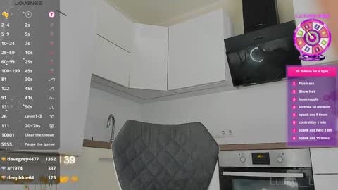 Snapshot of lucky__lady_ chatting on 02/08/25, 10:51 lucky__lady_ online show from 02/08/25, 10:51