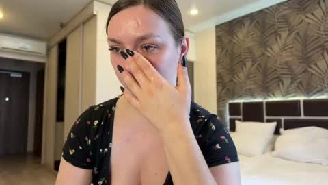 lucky_foryou_baby online show from 04/12/26, 06:07