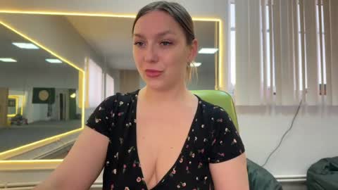 lucky_foryou_baby online show from 04/18/26, 09:35