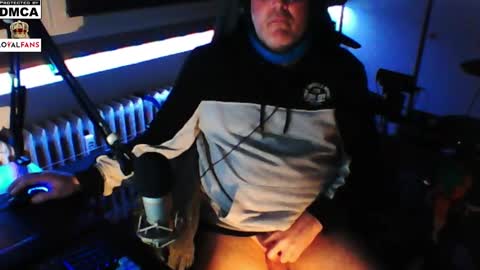 Snapshot of luckyfreak1 chatting on 01/17/25, 12:10 call me Stefan online show from 01/17/25, 12:10