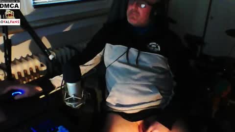 Snapshot of luckyfreak1 chatting on 01/17/25, 01:24 call me Stefan online show from 01/17/25, 01:24