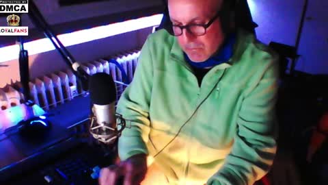 Snapshot of luckyfreak1 chatting on 03/09/25, 12:10 call me Stefan online show from 03/09/25, 12:10