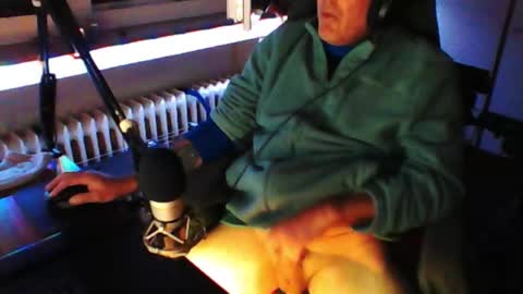 Snapshot of luckyfreak1 chatting on 09/26/25, 05:39 call me Stefan online show from 09/26/25, 05:39