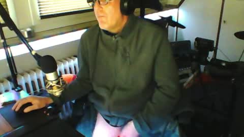        call me  Stefan online show from 04/25/26, 07:00