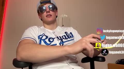 Snapshot of luckyloganx chatting on 01/25/25, 02:47 Logan Wall online show from 01/25/25, 02:47