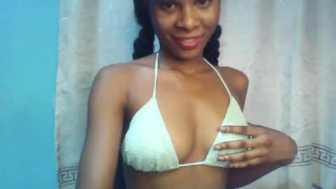 Snapshot of luckymadequeen chatting on 01/03/25, 03:49 Gloria online show from 01/03/25, 03:49