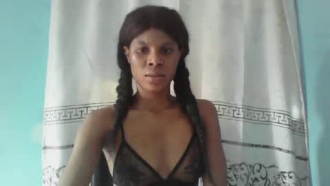 Snapshot of luckymadequeen chatting on 01/04/25, 03:07 Gloria online show from 01/04/25, 03:07