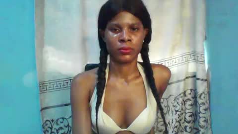 Snapshot of luckymadequeen chatting on 01/19/25, 01:12 Gloria online show from 01/19/25, 01:12