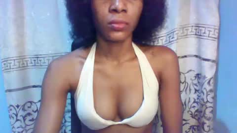 Snapshot of luckymadequeen chatting on 01/24/25, 01:56 Gloria online show from 01/24/25, 01:56