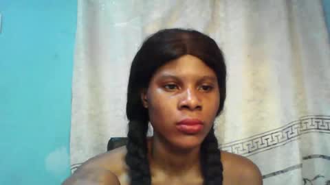 Snapshot of luckymadequeen chatting on 01/26/25, 04:41 Gloria online show from 01/26/25, 04:41