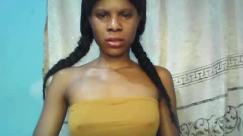 Snapshot of luckymadequeen chatting on 01/26/25, 08:45 Gloria online show from 01/26/25, 08:45