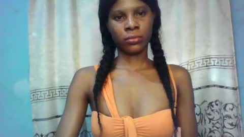 Snapshot of luckymadequeen chatting on 01/29/25, 09:33 Gloria online show from 01/29/25, 09:33