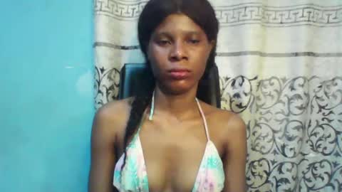 Snapshot of luckymadequeen chatting on 03/12/25, 06:18 Gloria online show from 03/12/25, 06:18