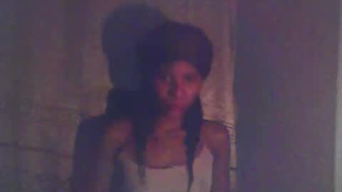 Snapshot of luckymadequeen chatting on 09/19/25, 03:41 Gloria online show from 09/19/25, 03:41