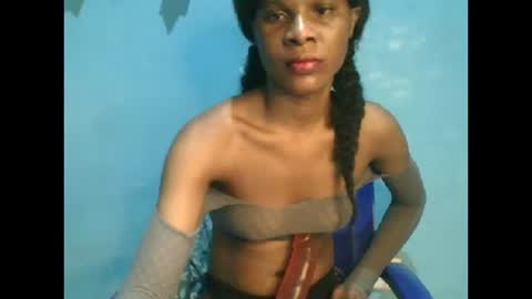 Snapshot of luckymadequeen chatting on 09/30/25, 12:37 Gloria online show from 09/30/25, 12:37