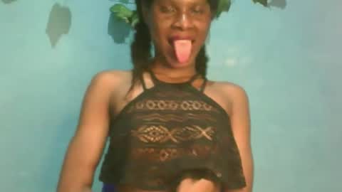 Snapshot of luckymadequeen chatting on 10/08/25, 01:58 Gloria online show from 10/08/25, 01:58