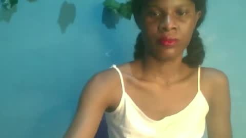 Snapshot of luckymadequeen chatting on 10/27/25, 11:20 Gloria online show from 10/27/25, 11:20